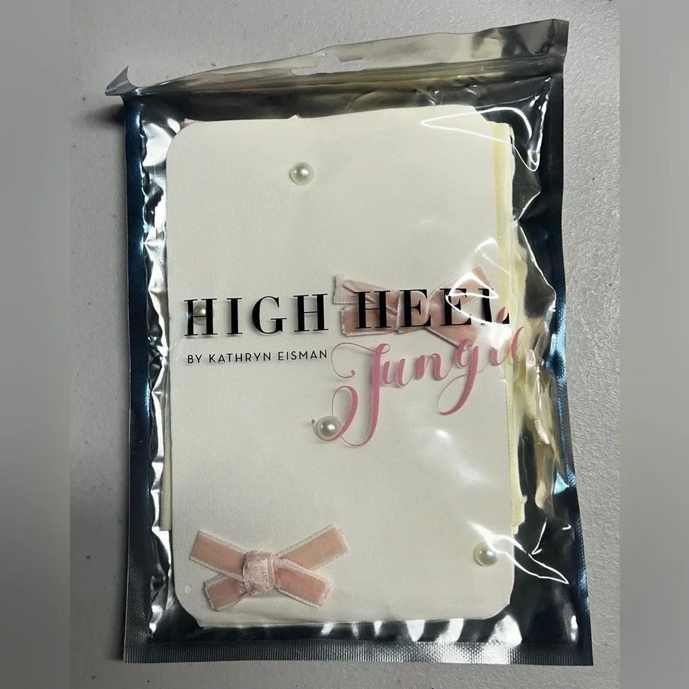 NWT Velvet Bow And Pearl Tights